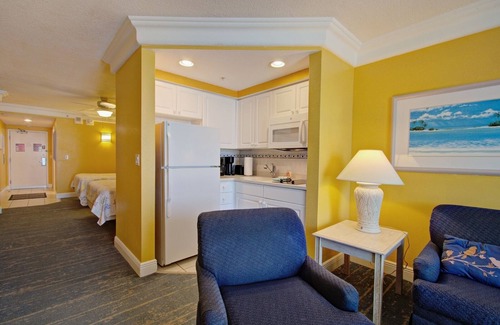 Ortona Park Resort | Elegant 1-Bedroom Suite at Daytona Beach Resort & Convention