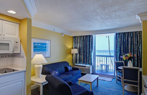 Ortona Park Resort | Elegant 1-Bedroom Suite at Daytona Beach Resort & Convention