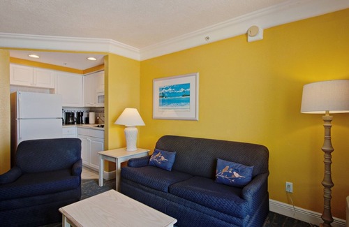 Ortona Park Resort | Elegant 1-Bedroom Suite at Daytona Beach Resort & Convention