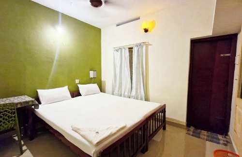Varkala Bed & Breakfast | Luxurious 1 double Bed BnB 2
