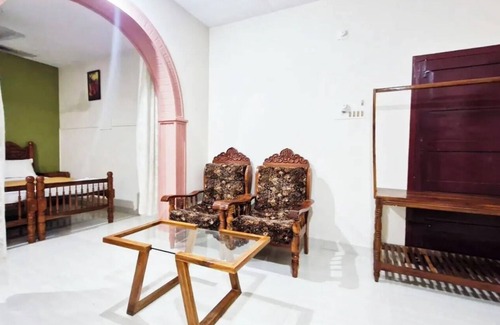 Varkala Bed & Breakfast | Luxurious 1 double Bed BnB 2
