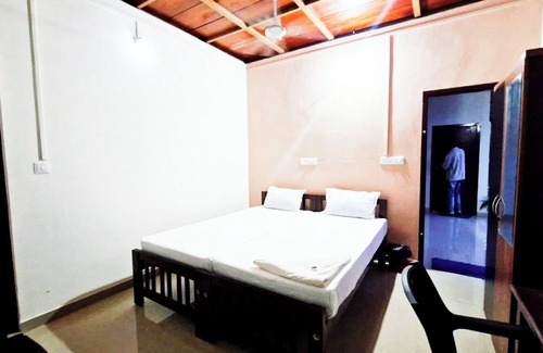 Varkala Bed & Breakfast | Luxurious 1 double Bed BnB 6