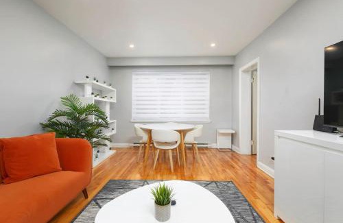 Cote-Des-Neiges—Notre-Dame-De-Grace Apartment | Luxurious 1BR unit in Montreal