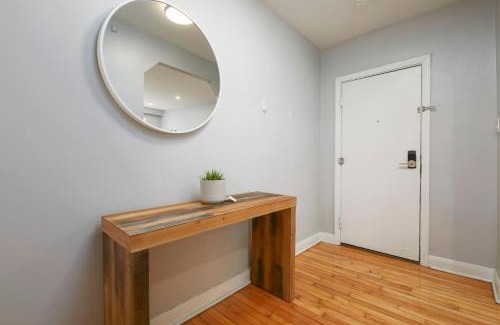 Cote-Des-Neiges—Notre-Dame-De-Grace Apartment | Luxurious 1BR unit in Montreal