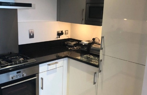Dun Laoghaire Apartment | Stunning 2-Bed Apartment in Dunlaoire with Ocean View