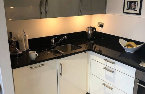 Dun Laoghaire Apartment | Stunning 2-Bed Apartment in Dunlaoire with Ocean View