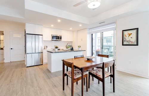 Innisfil Condo | Luxurious 2-Bed, 2-Bath Furnished - 5 Star Resort