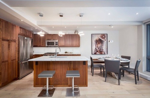 Aspen Condo | Elegant 2 BR Retreat with Spa and Ocean Views in Aspen