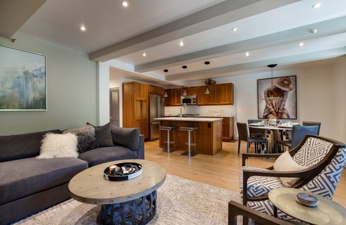 Aspen Condo | Elegant 2 BR Retreat with Spa and Ocean Views in Aspen