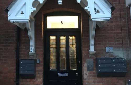 Bedford Apartment | Indulge in a 2 Bed Apartment with Pool & Spa Amenities