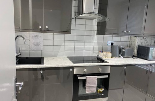 Glyndon Apartment | Elegant 2-Bed Apartment in Woolwich with Kitchen & Breakfast