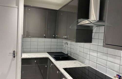Glyndon Apartment | Elegant 2-Bed Apartment in Woolwich with Kitchen & Breakfast