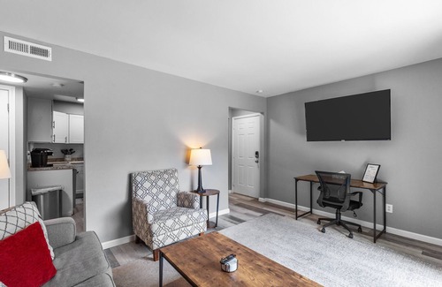 St. Charles Historic District Apartment | Elevated 2-Bedroom Retreat with Spa Near Main Street