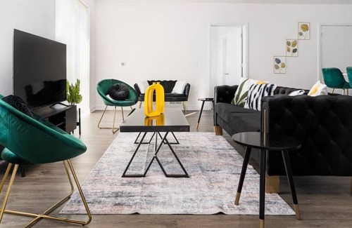 Morton Grove Apartment | Luxurious 2 Bedroom in Morton Groove