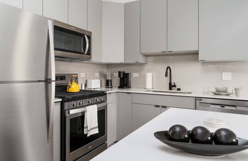Morton Grove Apartment | Luxurious 2 Bedroom in Morton Groove