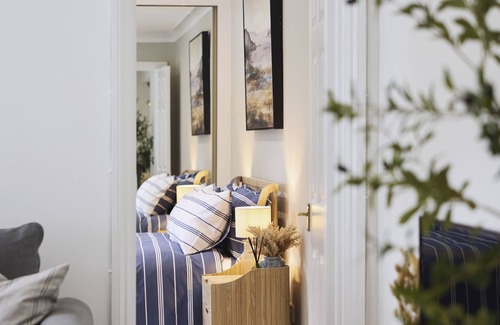 Ferndown Apartment | Elegant 2 Bedroom Apartment Overlooking Scenic Golf Course