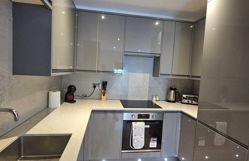 West Finchley Apartment | Pet-Friendly 2 Bedroom Apartment for Memorable Stays
