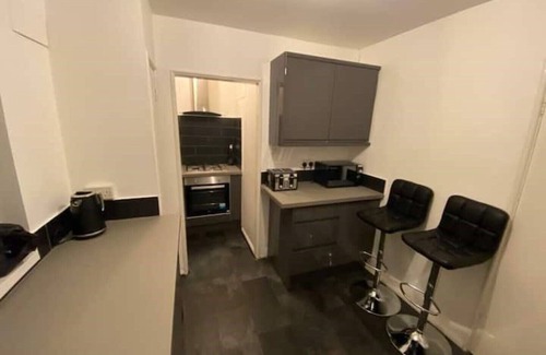 Wall End Apartment | Elegant 2 Bedroom Flat with Balcony in London - Guest Rated 10/10