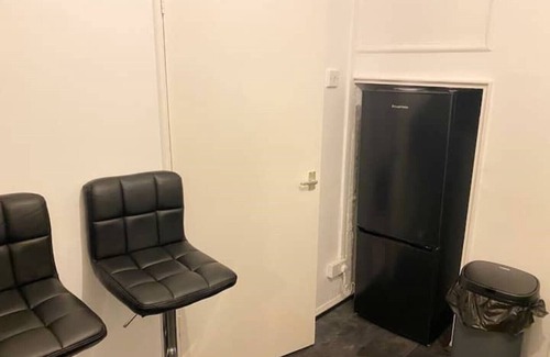 Wall End Apartment | Elegant 2 Bedroom Flat with Balcony in London - Guest Rated 10/10