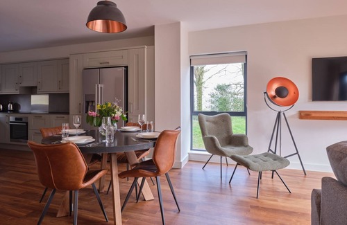 Chittlehamholt Cabin | Cozy 2 Bedroom Lodges with Scenic Meadow Views