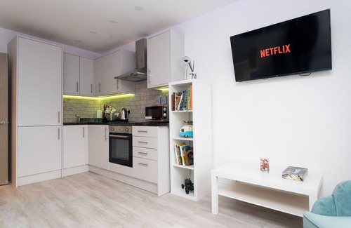 Chapeltown Apartment | Elegant 2-Bedroom Retreat in Leeds Near Dance School