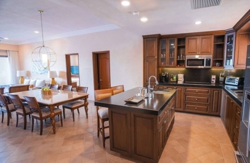 Loreto Resort | Luxurious 2-bedroom pent house ocean front suite in Villa del Palmar Loreto