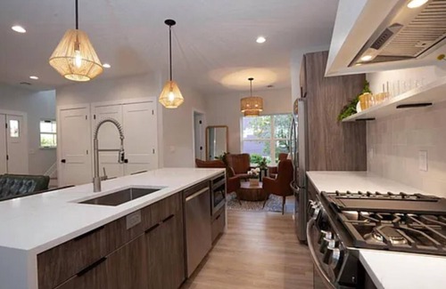 Asbury Park House | Luxurious 2-bedroom townhome with WiFi, AC in brilliant east side of Asbury Park
