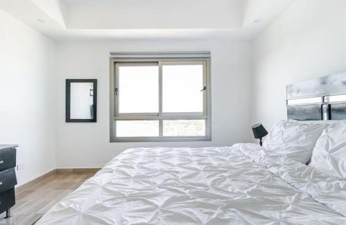 San Geronimo Apartment | Ocean View 2BDR Retreat with Pool & Breakfast Included