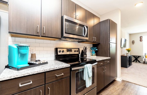Huntsville Apartment | Luxurious 2BR/2BA apartment near shopping, dining, and the airport