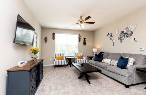 Huntsville Apartment | Luxurious 2BR/2BA apartment near shopping, dining, and the airport