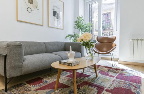 Justicia Apartment | Stylish 2BR/2BA Retreat in Chueca - Pet & Child Friendly