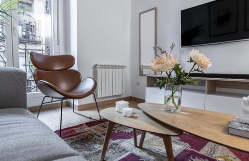 Justicia Apartment | Stylish 2BR/2BA Retreat in Chueca - Pet & Child Friendly