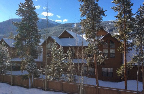 Mountain House Condo | Top-Rated 2BR/2BA Retreat in Keystone with Pool & Spa