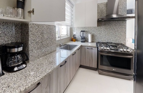 Ensanche Quisqueya House | Elegant 2BR Condo with Rooftop, Jacuzzi & Pet-Friendly Amenities