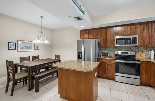 Osprey Condo | Luxurious 3/2 Waterfront Retreat in Osprey, FL!