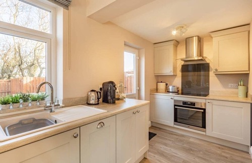 North Sunderland House | Guest Rated 10/10: Family-Friendly 3 Bedroom Retreat