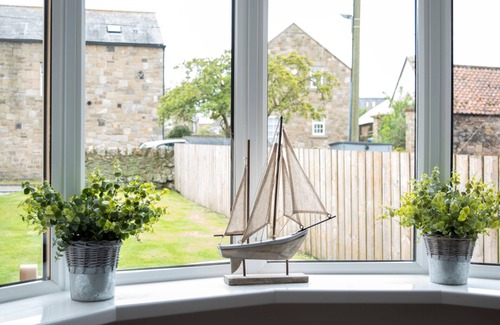 North Sunderland House | Guest Rated 10/10: Family-Friendly 3 Bedroom Retreat