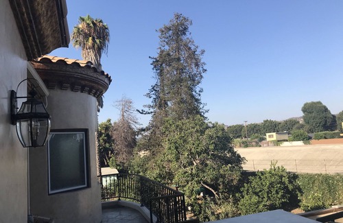 Del Rey House | Elegant 3BD Culver City Retreat with Pool & Spa Amenities