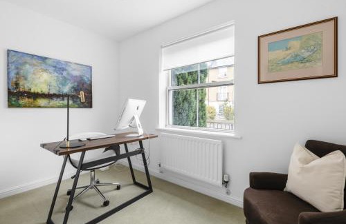 Braintree House | Charming 3 Bed Retreat with Free Parking Near Train Station