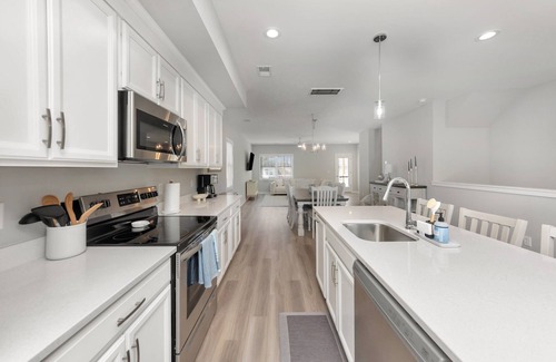 Issue House | Relaxing 3 Bedroom Getaway with Pool & Putting Green
