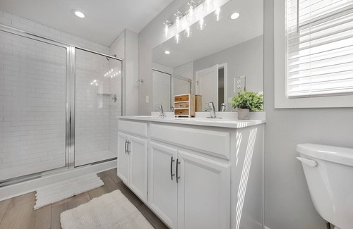 Issue House | Relaxing 3 Bedroom Getaway with Pool & Putting Green