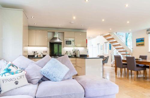 St Austell House | Family-Friendly Escape at Trewhiddle Villa 21