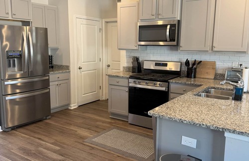 Wrightsboro House | Luxurious 3 bedroom home, 10 minutes from downtown Wilmington, pet friendly!