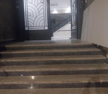 Sheikh Zayed City Apartment | Spacious 3-Bedroom Flat with Hot Tub in Prime Location