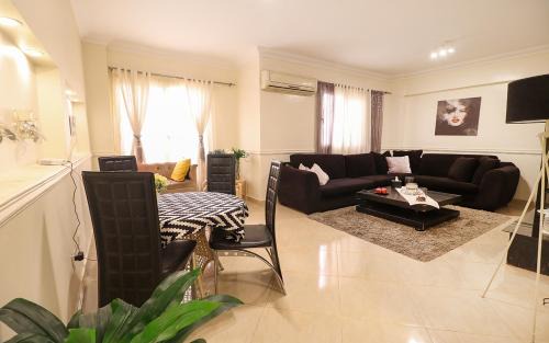 Sheikh Zayed City Apartment | Spacious 3-Bedroom Flat with Hot Tub in Prime Location