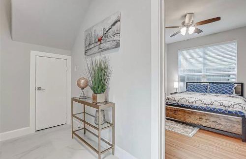 Greater Heights House | Stylish 3 Beds/3.5 Baths Home in The Heights, Pet-Friendly