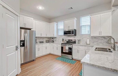 Greater Heights House | Stylish 3 Beds/3.5 Baths Home in The Heights, Pet-Friendly