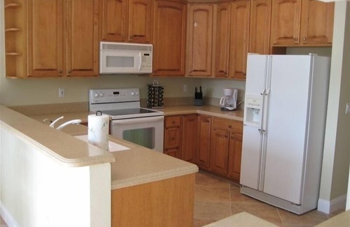 Tara Golf and Country Club House | Elegant 3 BR Retreat with Private Pool near Tara Golf Club