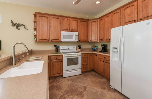 Tara Golf and Country Club House | Elegant 3 BR Retreat with Private Pool near Tara Golf Club