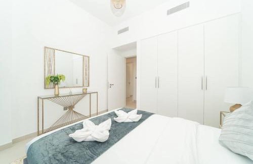 Dubai Villa | Elegant 3 BR Retreat with Maid Room in Arabian Ranches 2